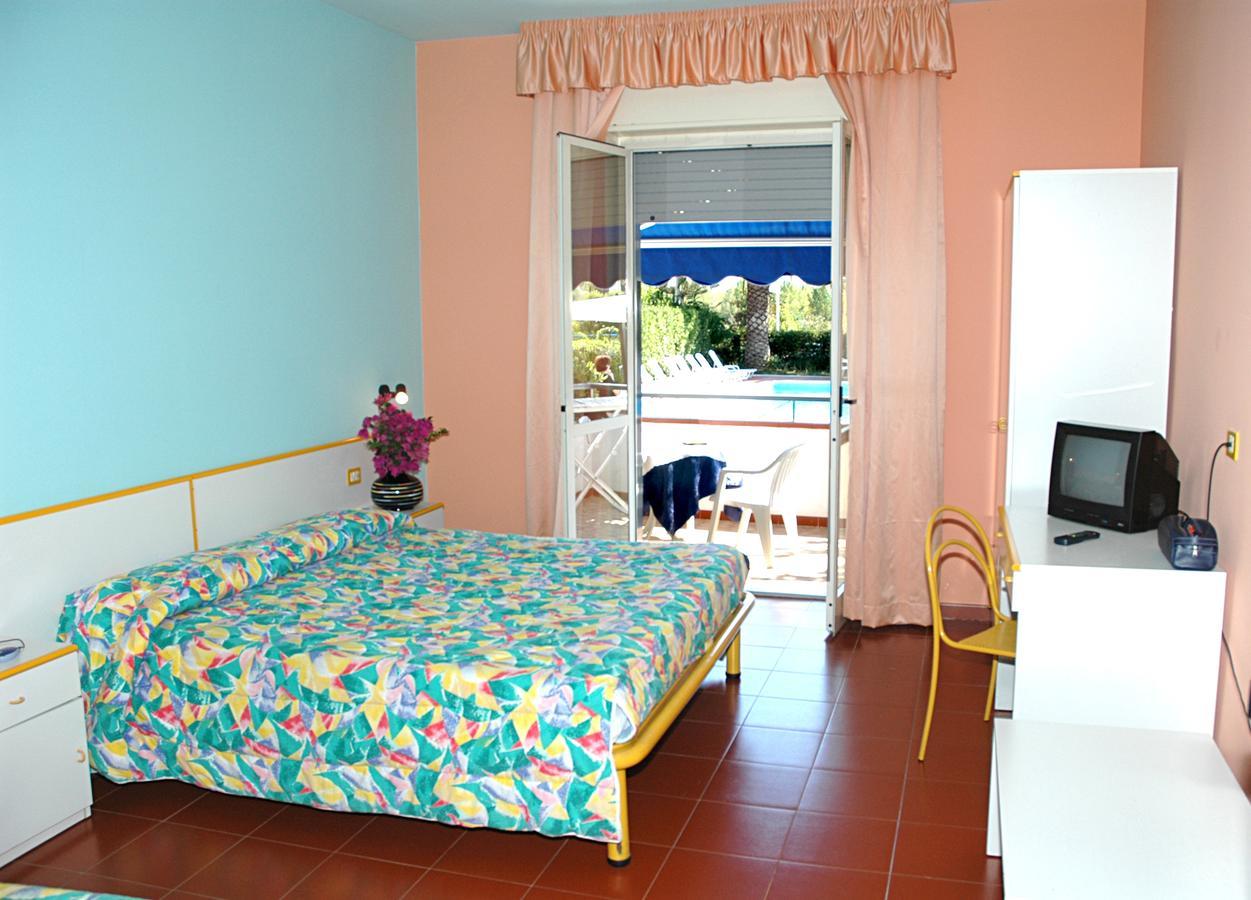 Hotel Seven Residence Palinuro Quarto foto